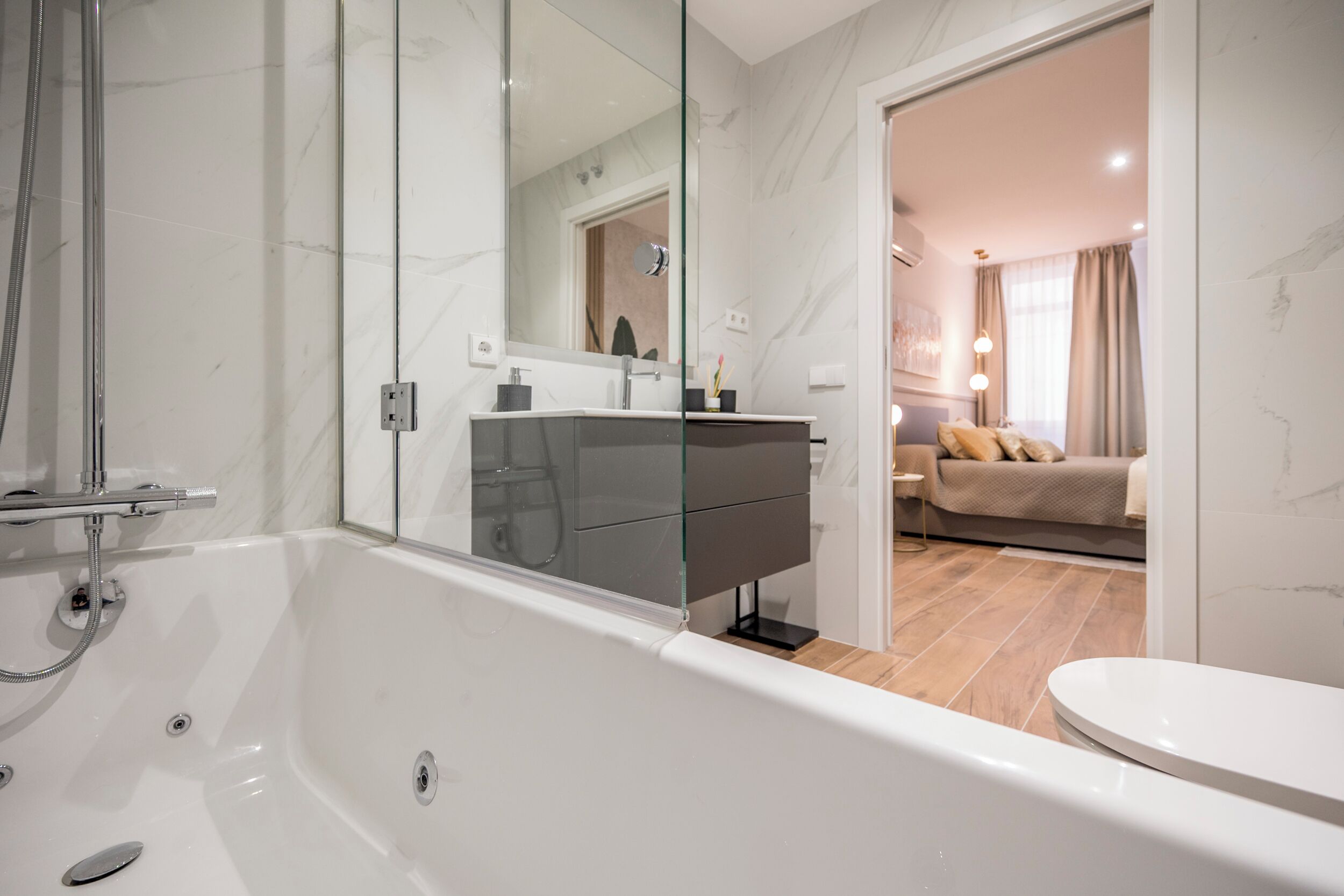 Deluxe Apartment | Bathroom