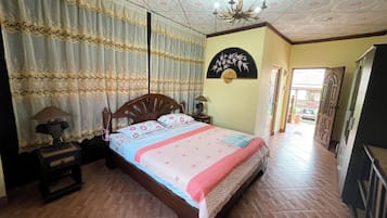 Chambre Double, vue cour intérieure | Wi-Fi gratuit