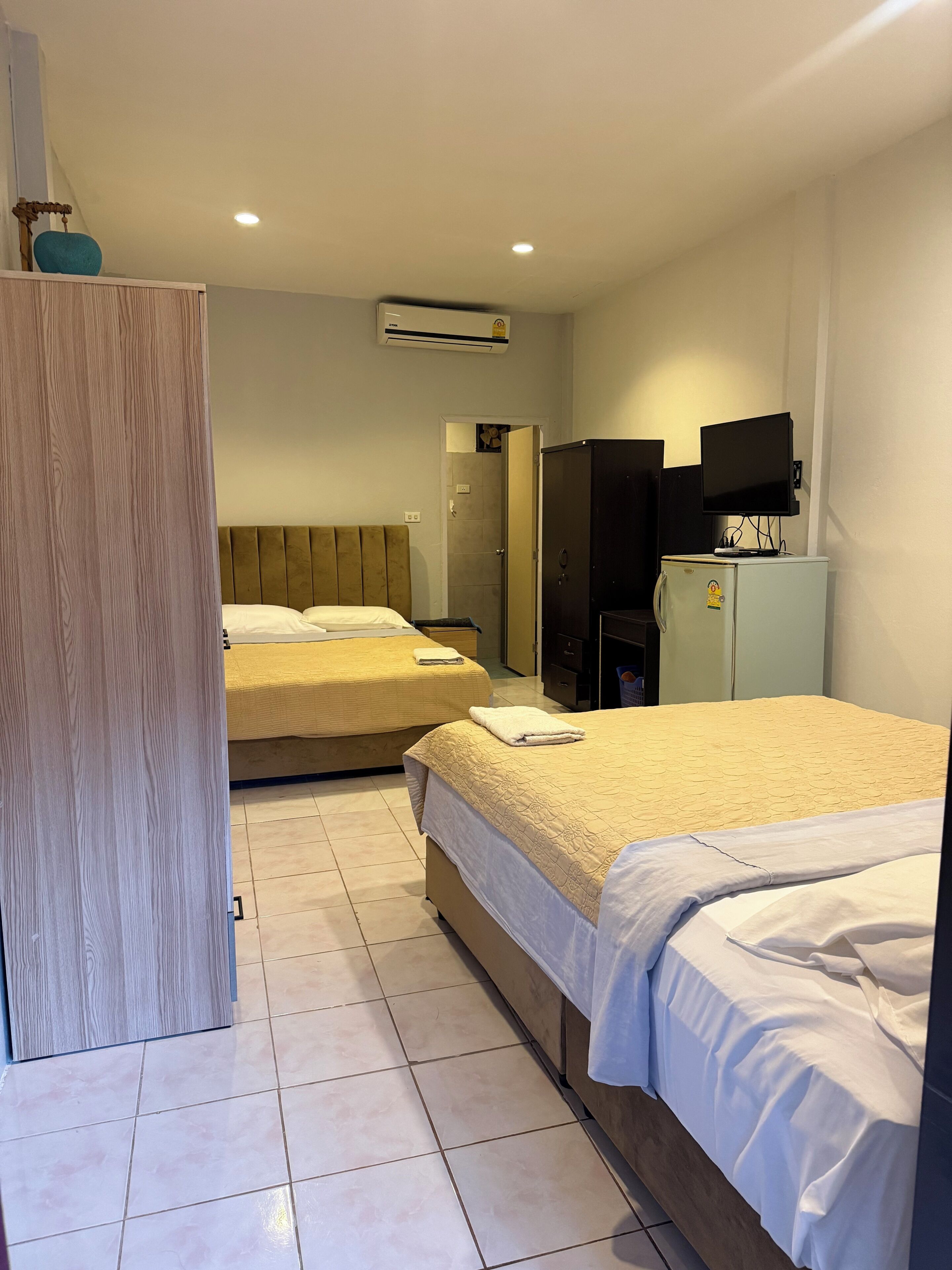 Economy-Vierbettzimmer, Blick auf den Innenhof