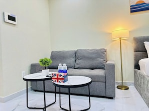 Deluxe Double Room, City View | Living area - Chinchu Stay 2 (An Khanh, Thao Dien)