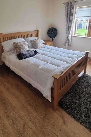 4 bilik tidur, seterika/papan seterika, Wi-fi percuma, cadar katil 