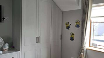 4 bedrooms, iron/ironing board, free WiFi, bed sheets