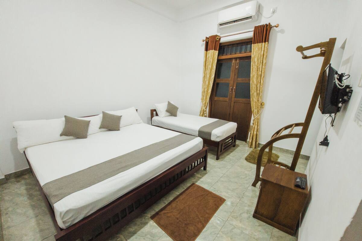 Family Room | Ruang kerja komputer riba, Wi-fi percuma 