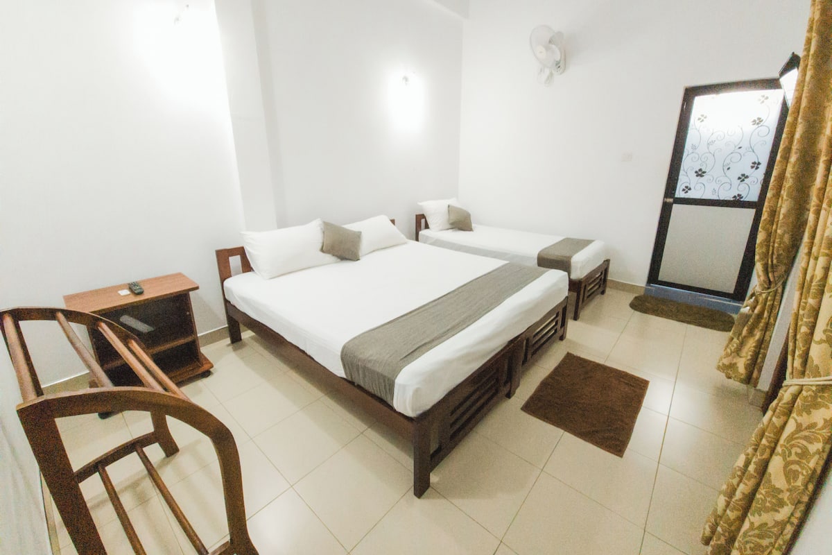 Luxury Triple Room, Balcony, Garden View | Ruang kerja komputer riba, Wi-fi percuma 