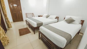 Kamar Triple Mewah, balkon, pemandangan kebun | Ruang kerja ramah laptop dan Wi-Fi gratis
