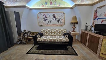Deluxe Apartment | Living area