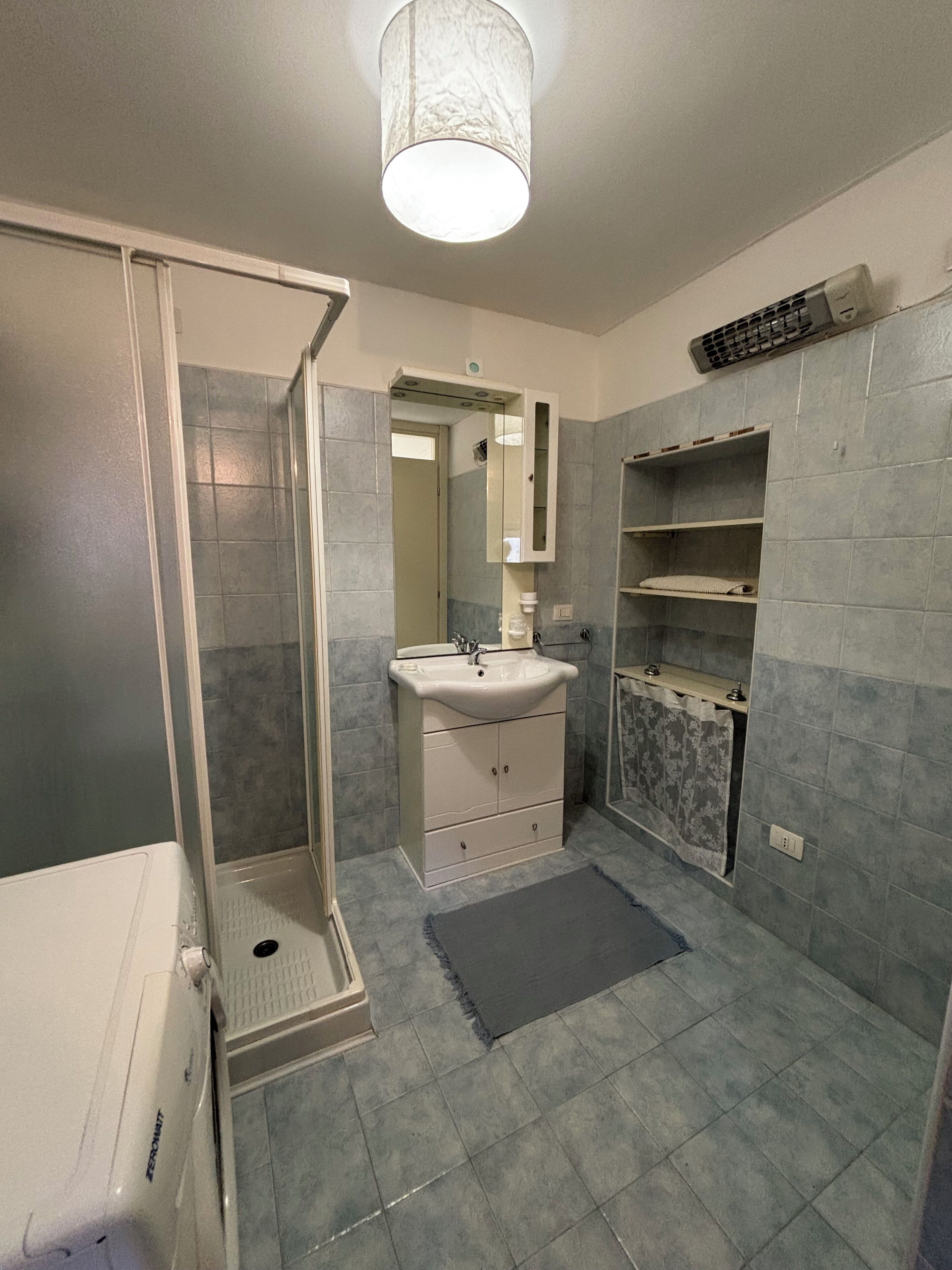 Dusche, Haartrockner, Bidet, Handtücher