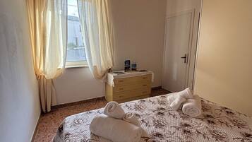 1 chambre, fer et planche à repasser, Wi-Fi, draps fournis