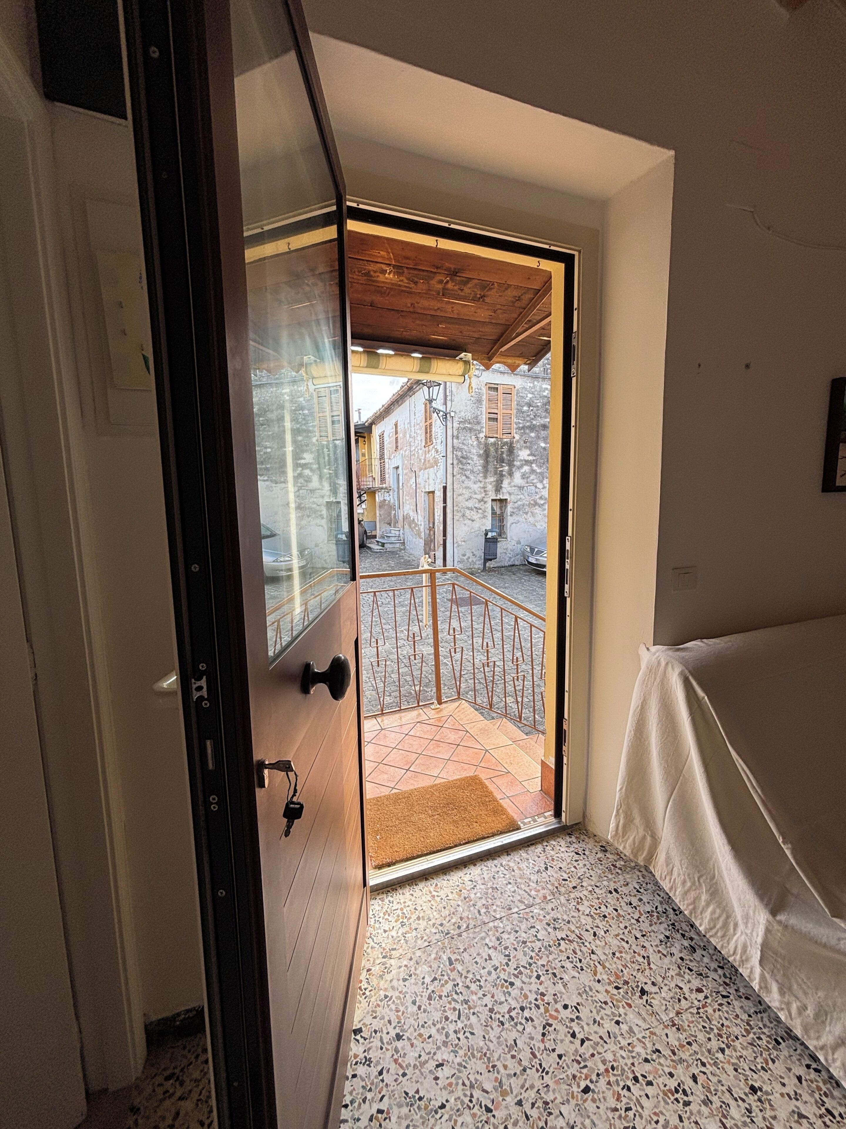 内装. Ravasio House located in the heart of the Marche region, among historic villages and unique views