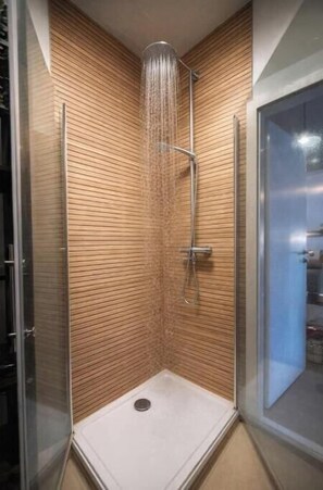 Bathroom - View sailing school ship | central & modern | 4 pers (Bremerhaven)