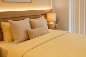 Iron/ironing board, free WiFi - The Tovelle Hotel (Toronto)