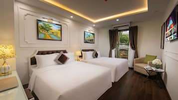 Family Suite, 2 Queen Beds, Balcony, City View