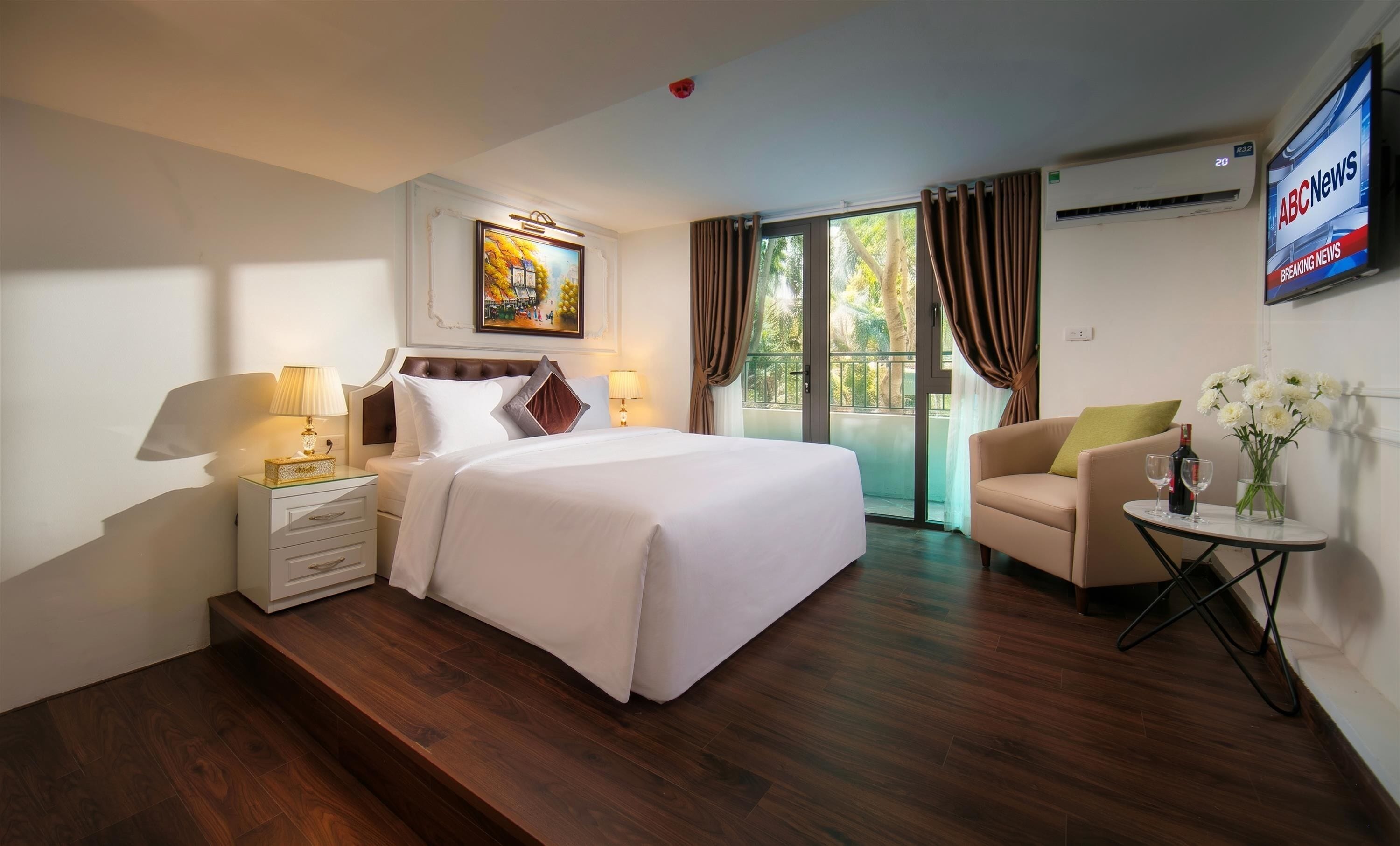 Junior Double Room, 1 Queen Bed, Balcony, City View | Hypo-allergenic bedding, down duvets, minibar, in-room safe