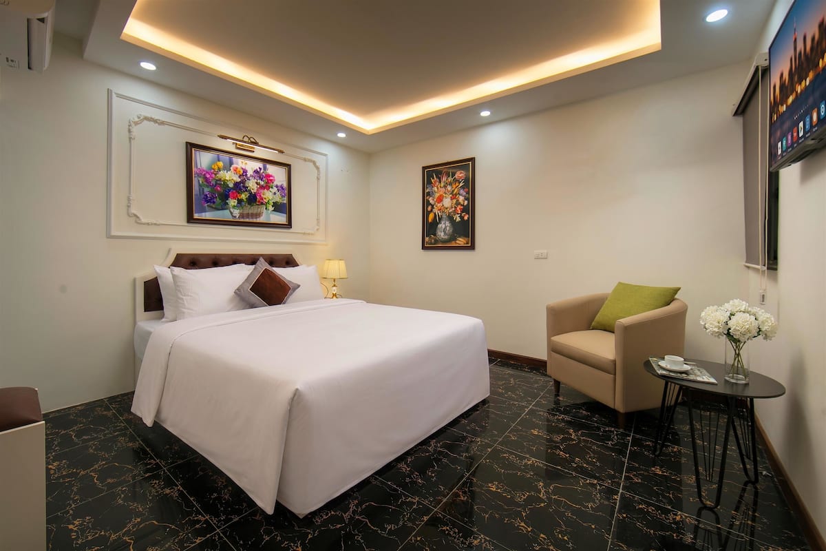Phòng đôi Deluxe, 1 giường cỡ queen, không hút thuốc | Bộ đồ giường kháng dị ứng, chăn bông, minibar, két bảo mật tại phòng