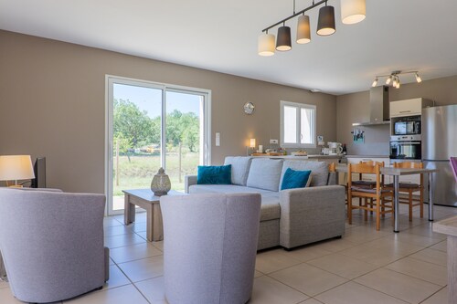 Gîte for 6, private pool, peaceful, near greenway and Ardèche Gorges
