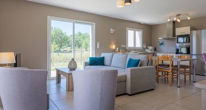 Gîte for 6, private pool, peaceful, near greenway and Ardèche Gorges