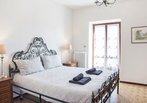 Room - The Terrace on the Private Garden 5 minutes from the center of Asti (ASTI)