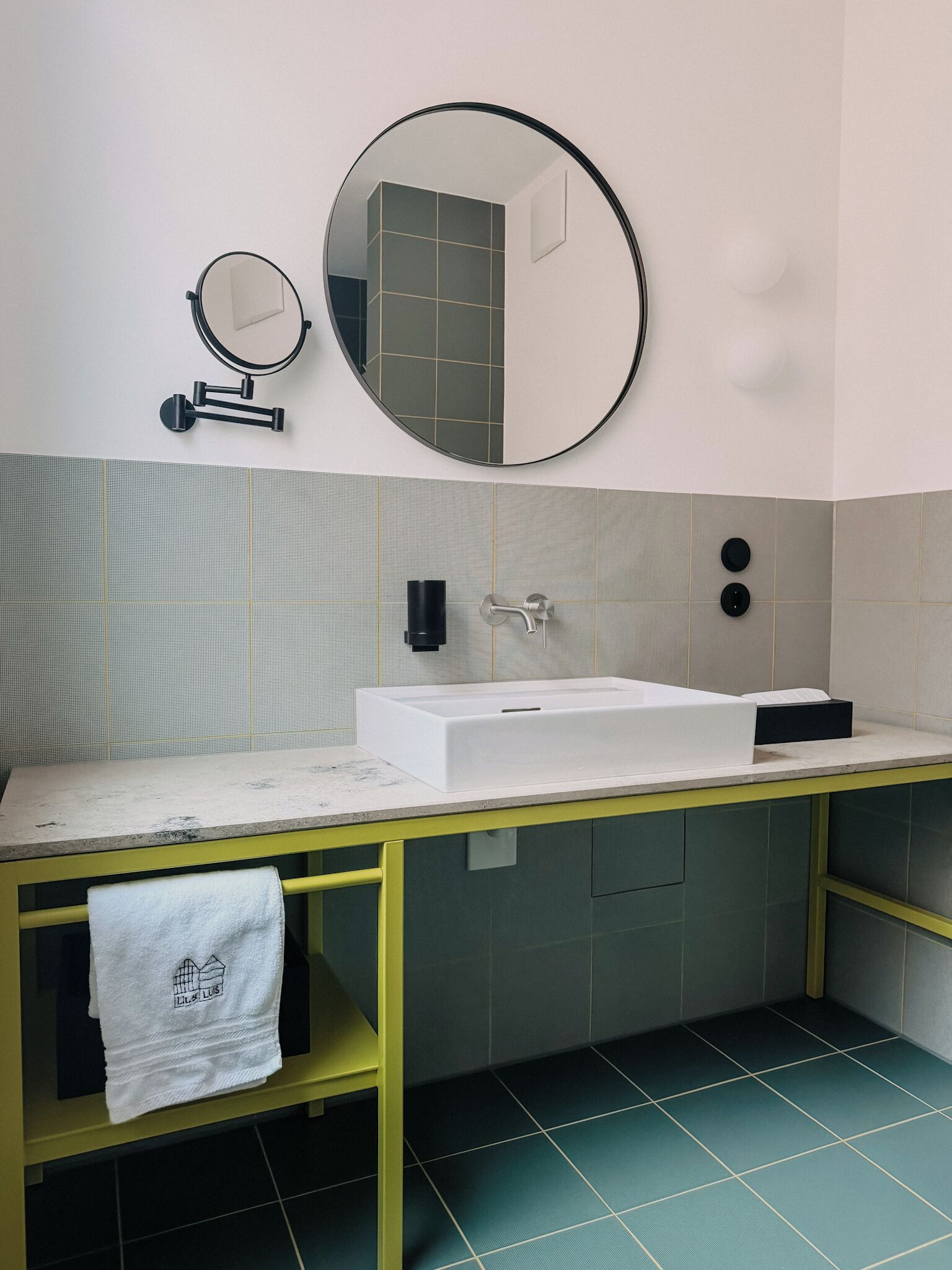 Deluxe-Studio | Badezimmer | Dusche, kostenlose Toilettenartikel, Haartrockner, Handtücher