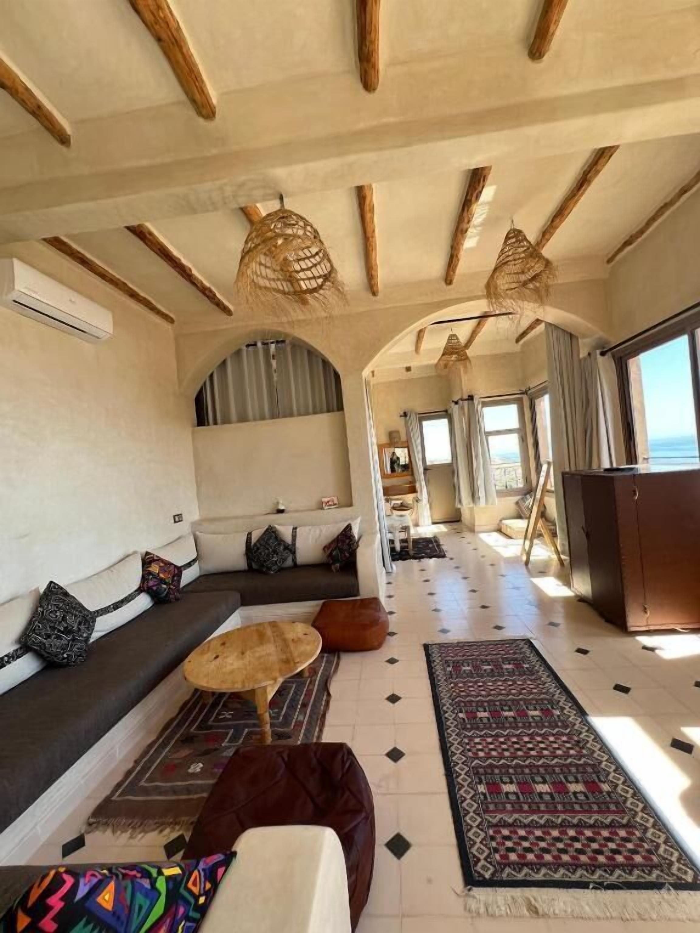 Double Room, City View | Living area
