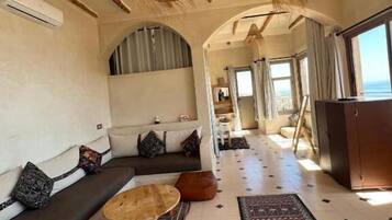 Double Room, City View | Living area