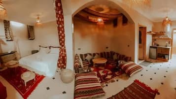 Standard Double Room, Courtyard View | Iron/ironing board, free WiFi