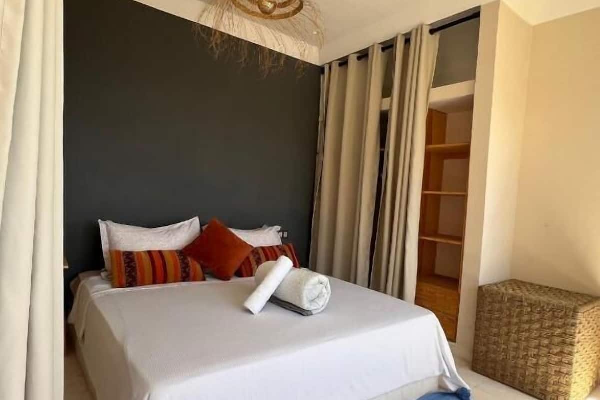 Phòng đôi Deluxe, quang cảnh thành phố | Bàn ủi/dụng cụ ủi quần áo, truy cập Internet không dây miễn phí