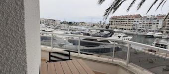 Apartment with canal view Empuriabrava