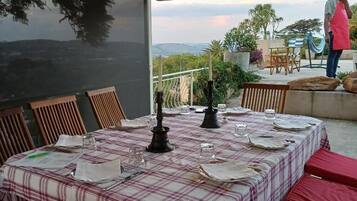 Outdoor dining