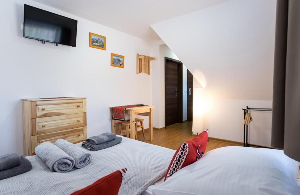 Quarto casal luxo, sacada, vista para a montanha | Ferros/tábuas de passar roupa, Wi-Fi de cortesia