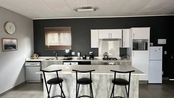 Apartment, 3 Bedrooms | Interior