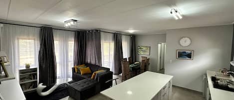 Apartment, 3 Bedrooms | Living room