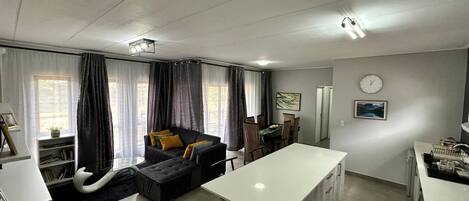 Apartment, 3 Bedrooms | Living room | Books