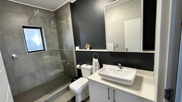Appartement, 3 chambres | Salle de bain