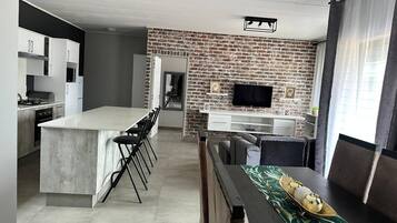 Apartment, 3 Bedrooms | Living room | Books