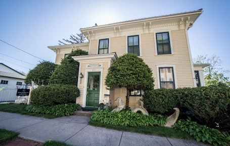 Exterior. The Thornton House Bed and Breakfast