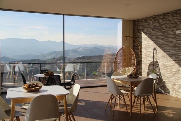 Deluxe Double Room | Outdoor dining