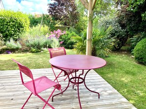 Outdoor dining - Vrbo Property (Berck)