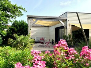 Outdoor dining - Vrbo Property (Berck)