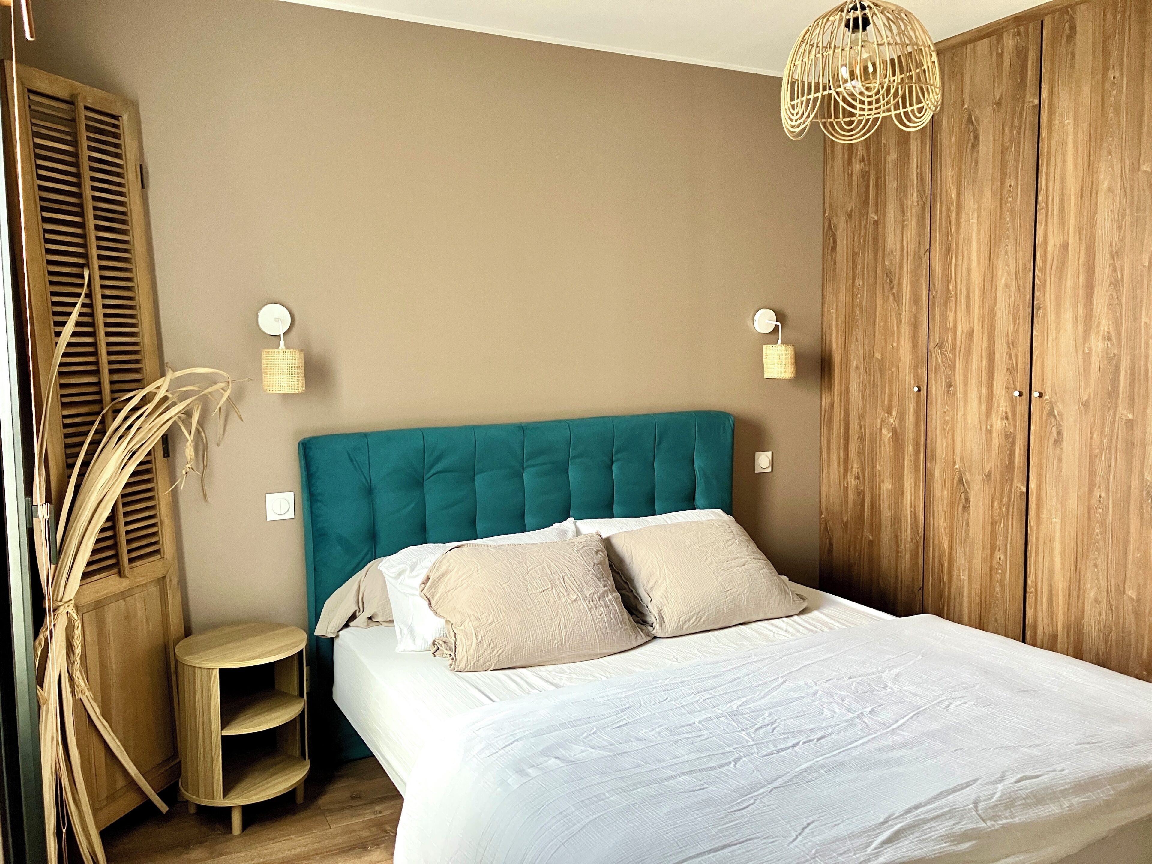 Iron/ironing board, internet, bed sheets