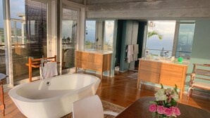 Executive Double Room, Balcony, Sea View | Bathroom | Separate bathtub and shower, free toiletries, hair dryer, towels