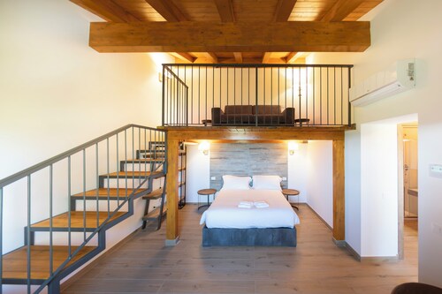 New Farmhouse TENUTA MARELLA immersed in the Green at the gates of Rome