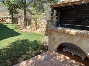 Property grounds - Villa Renata with Private Pool, Mountain View, Wi-Fi, and Air Conditioning (Aptera)