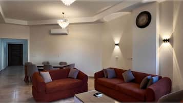 Deluxe Apartment, Lagoon View | Living area