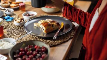 Desayuno de autoservicio incluido todos los días