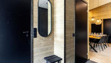 Huvila, 4 makuuhuonetta, sauna, rinteen puolella | Silitysrauta/-lauta, vauvan matkasänky, ilmainen Wi-Fi