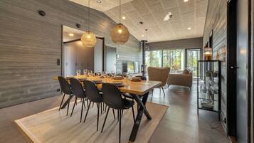 Villa, 4 Bedrooms, Sauna, Slope side | Dining room