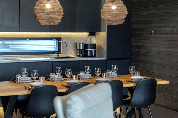 Villa, 4 Bedrooms, Sauna, Slope side | Dining room