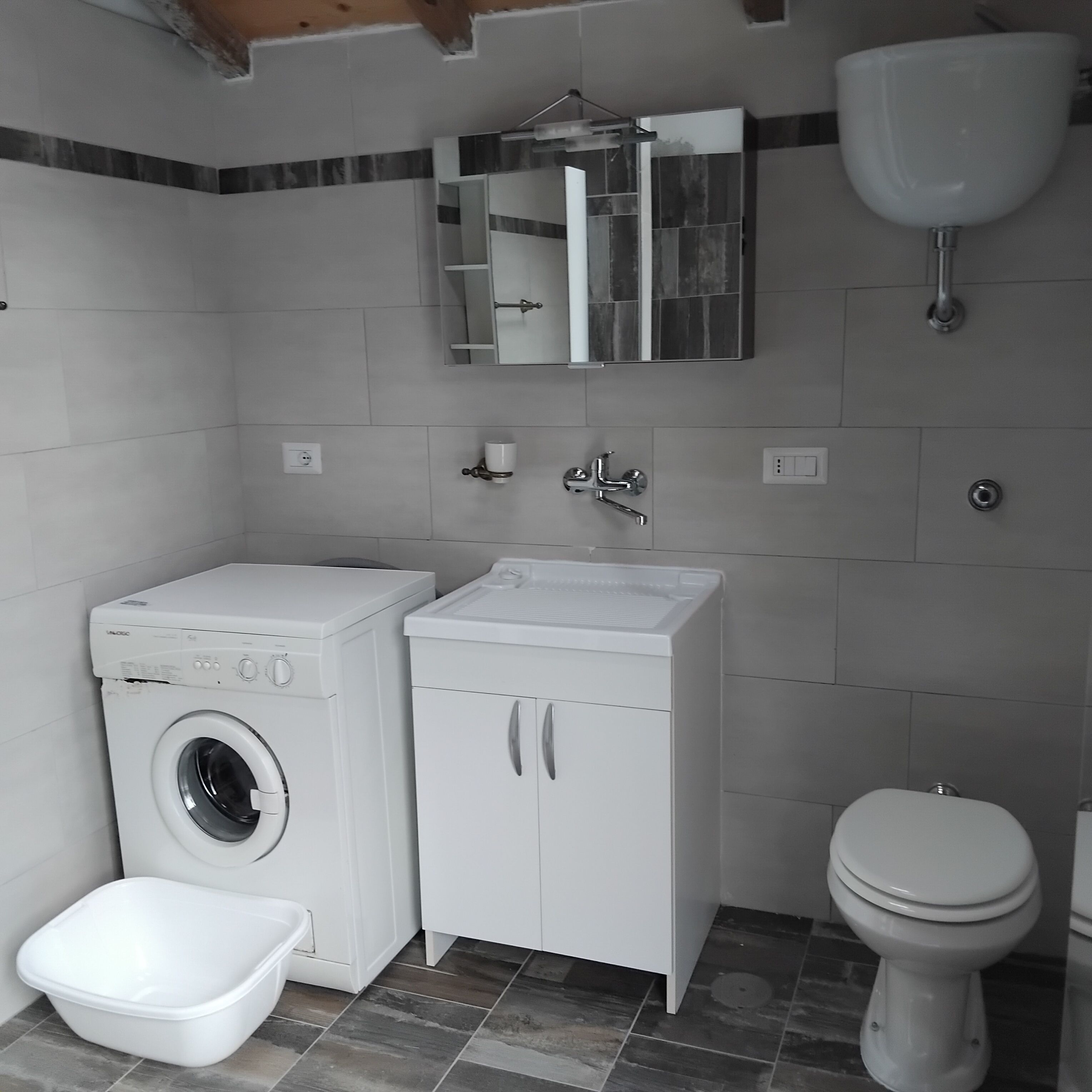Shower, bidet, towels, soap