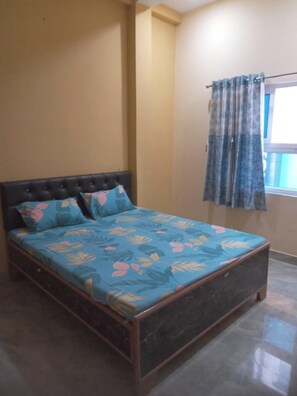 Desk, free WiFi - Guest House nr. Subhasnagar Lakshman (Varanasi)