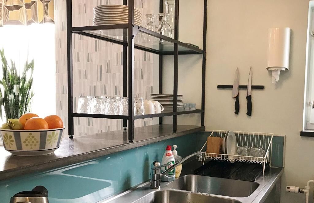 Basic Twin Room | Private kitchen | Shared fridge, microwave